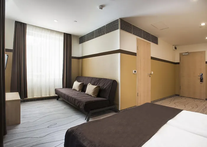 Promenade City Hotel