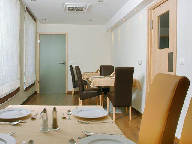 Promenade Hotel